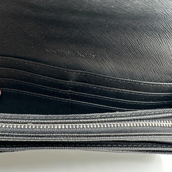 MICHAEL KORS Black Signature Wallet - Picture 7 of 10